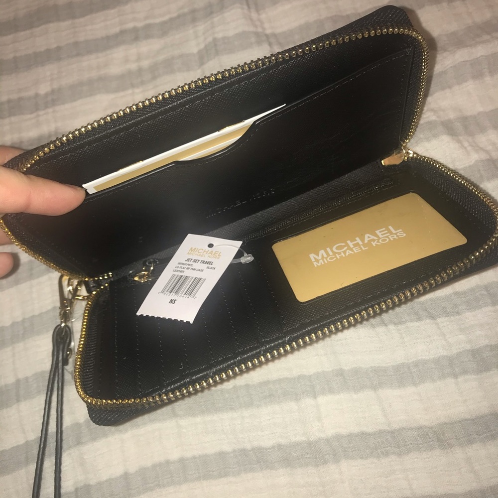 Michael Kors Wristlet - Picture 6 of 6